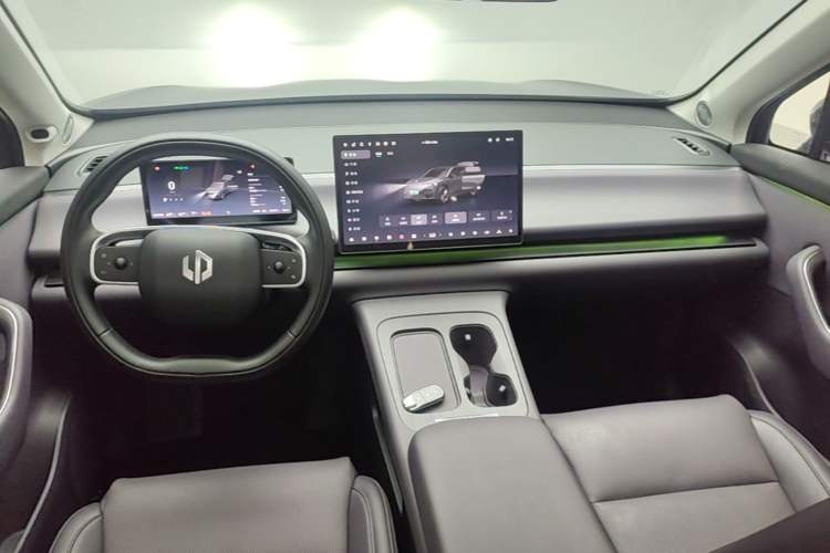 Used Leapmotor C16 2024 Range-Extended 200 Luxury Edition Center Console