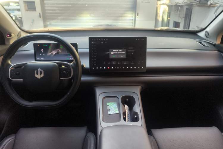 Used Leapmotor C16 2024 Pure Electric 520 Deluxe Edition Center Console