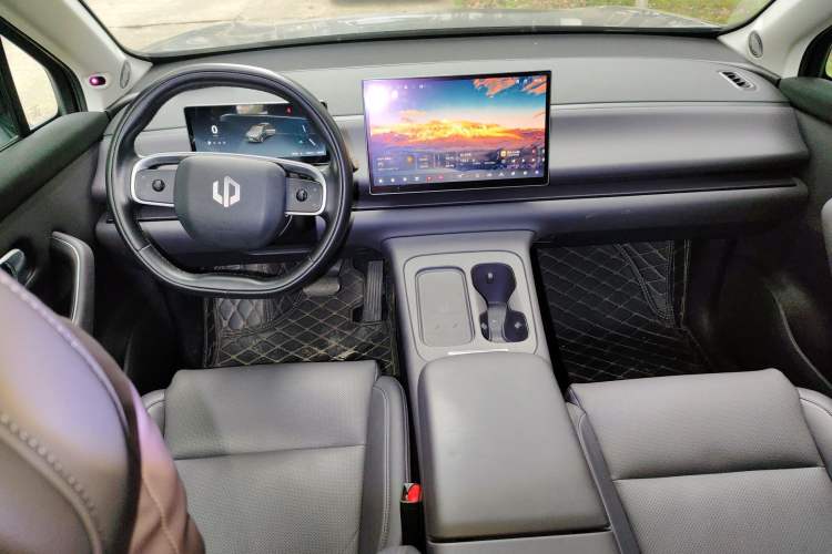 Used Leapmotor C16 2024 Range-Extended 200 Luxury Edition Center Console