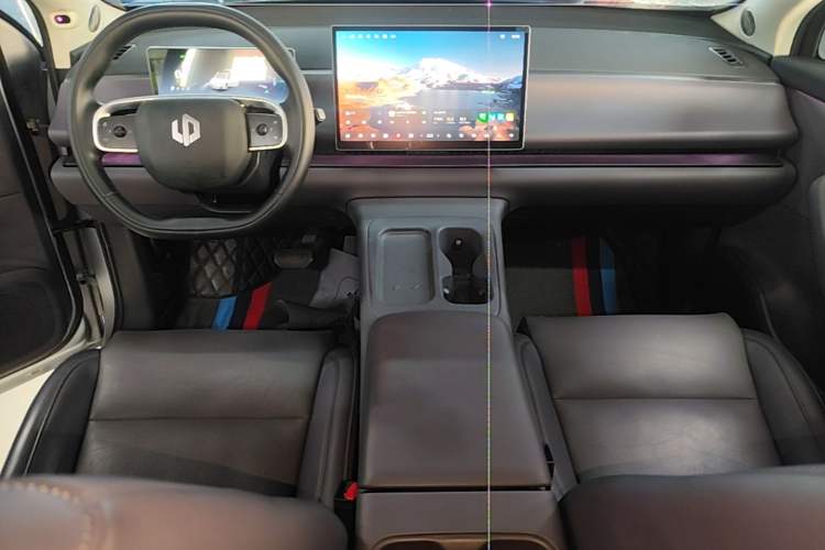 Used Leapmotor C16 2024 Range-Extended 200 Luxury Edition Center Console