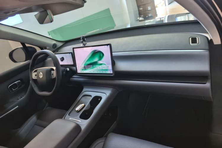 Used Leapmotor C16 2024 Range-Extended 200 Luxury Edition Center Console