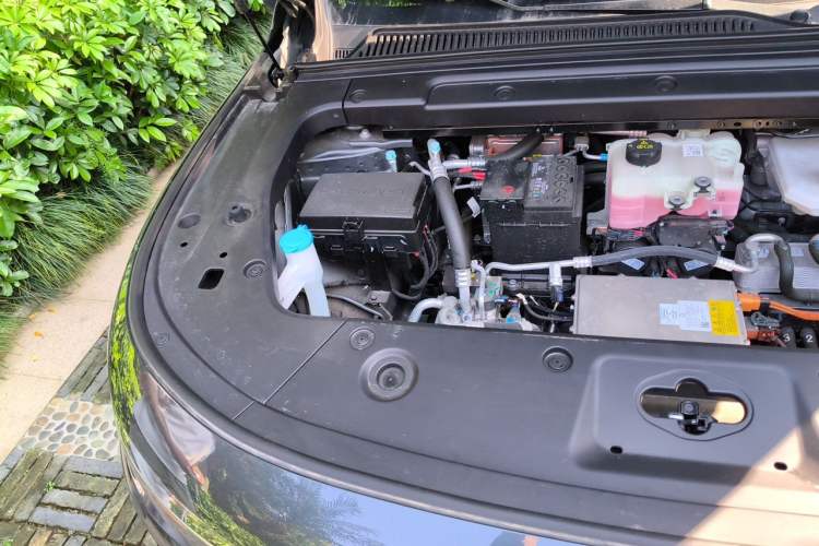 Used Leapmotor C16 2024 All-Electric 520 LiDAR Edition Engine Bay Right