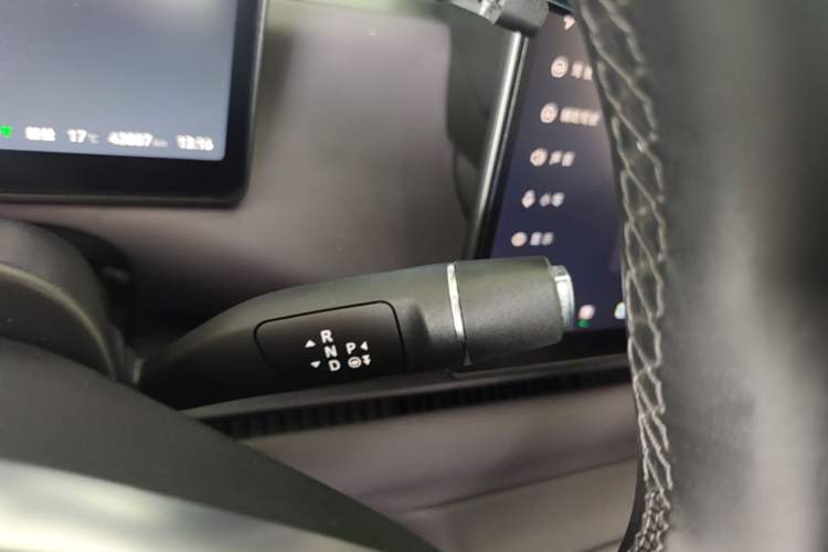 Used Leapmotor C16 2024 Range-Extended 200 Luxury Edition Gear Lever