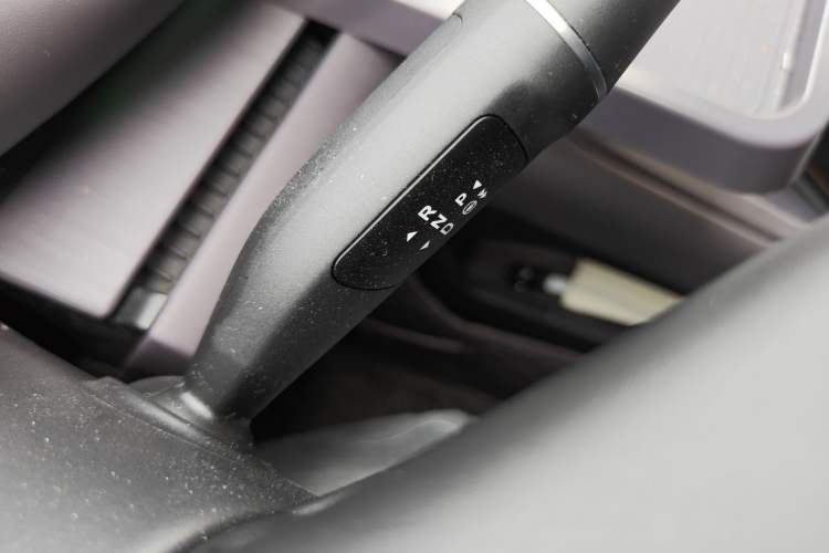 Used Leapmotor C16 2024 Range-Extended 200 Luxury Edition Gear Lever
