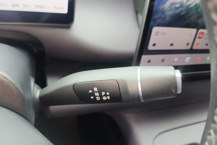 Used Leapmotor C16 2024 Range-Extended 200 Luxury Edition Gear Lever