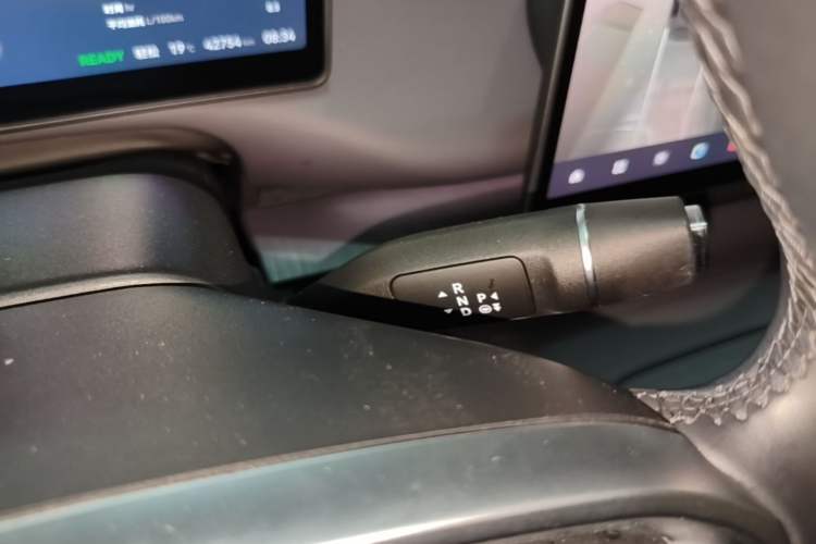 Used Leapmotor C16 2024 Range-Extended 200 Luxury Edition Gear Lever
