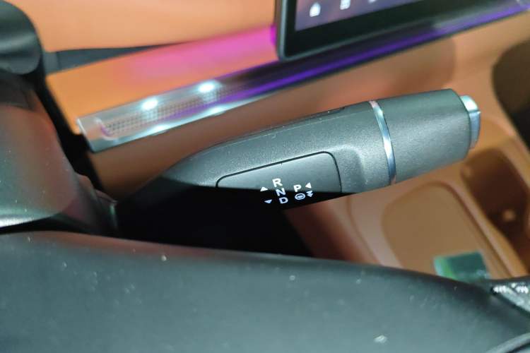 Used Leapmotor C16 2024 Range-Extended 200 Luxury Edition Gear Lever