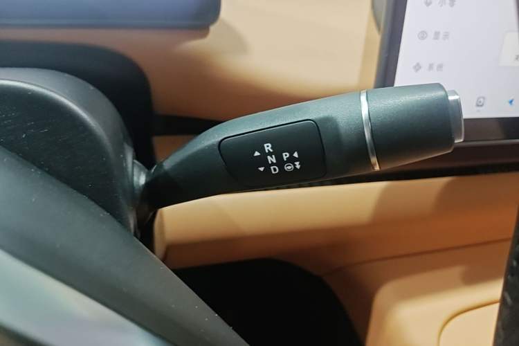 Used Leapmotor C16 2024 Range-Extended 200 Luxury Edition Gear Lever