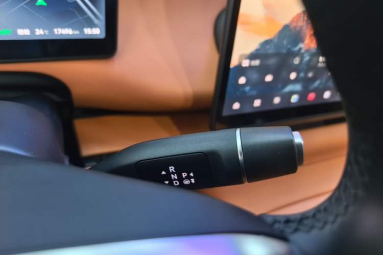 Used Leapmotor C16 2024 Range-Extended 200 Luxury Edition Gear Lever