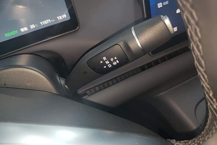 Used Leapmotor C16 2024 Range-Extended 200 Luxury Edition Gear Lever