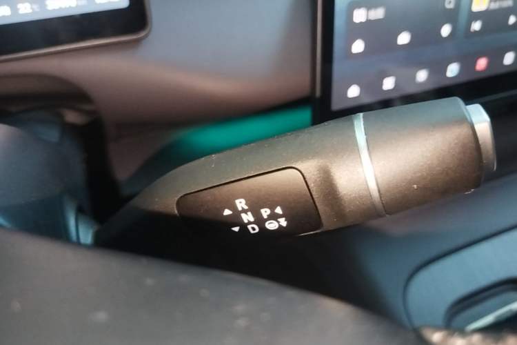 Used Leapmotor C16 2024 Range-Extended 200 Luxury Edition Gear Lever