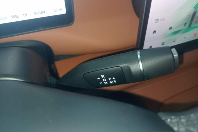 Used Leapmotor C16 2024 Range-Extended 200 Luxury Edition Gear Lever