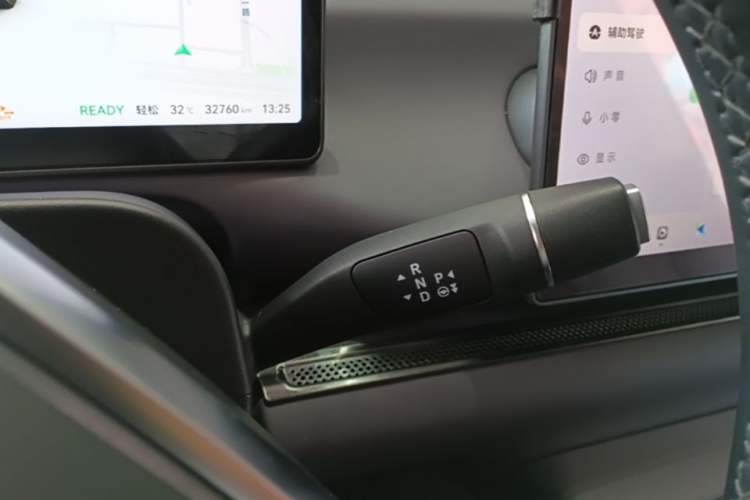 Used Leapmotor C16 2024 Range-Extended 200 Luxury Edition Gear Lever