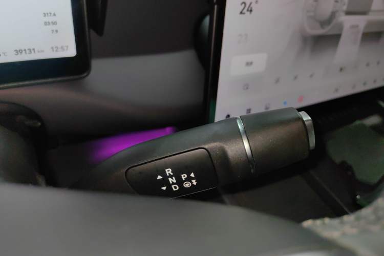 Used Leapmotor C16 2024 Range-Extended 200 Luxury Edition Gear Lever