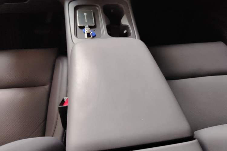 Used Leapmotor C16 2024 Range-Extended 200 Luxury Edition Gear Lever