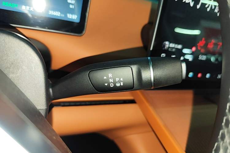 Used Leapmotor C16 2024 Range-Extended 200 Luxury Edition Gear Lever