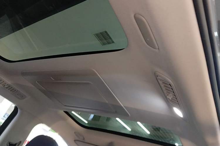 Used Leapmotor C16 2024 All-Electric 520 LiDAR Edition Headliner