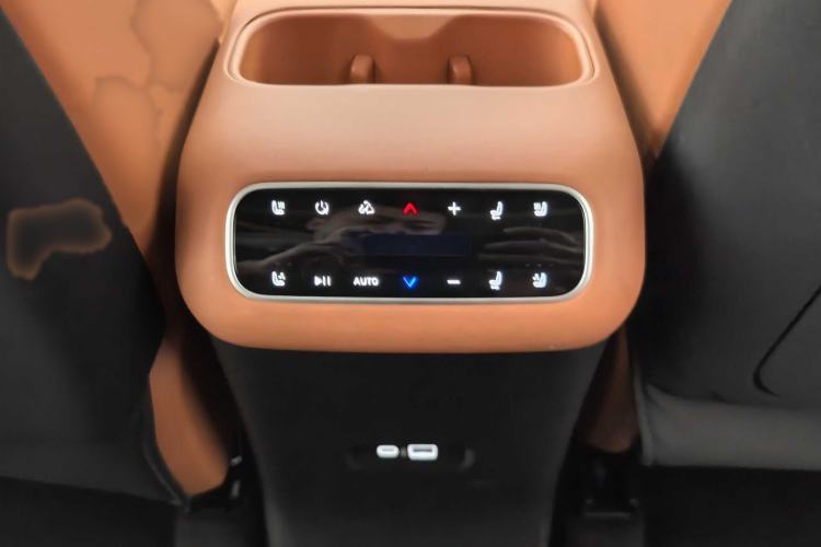 Used Leapmotor C16 2024 Range-Extended 200 Luxury Edition Interior 10