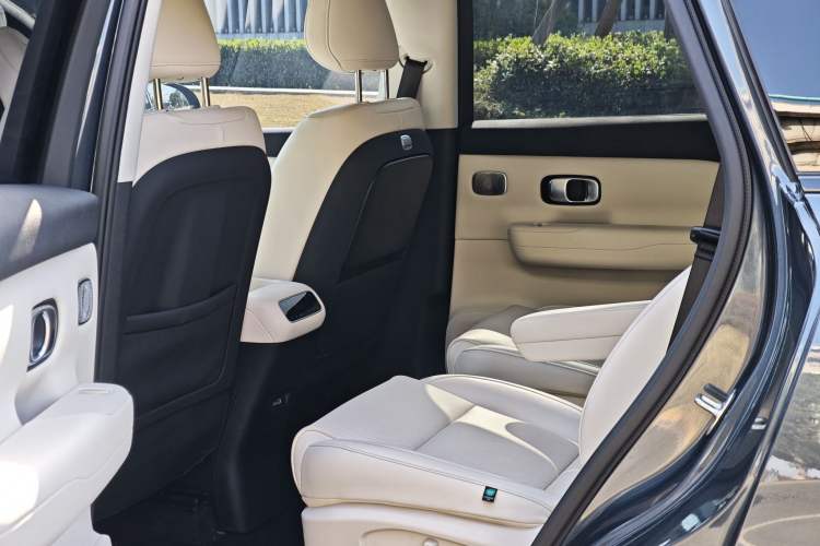 Used Leapmotor C16 2024 Range-Extended 200 Luxury Edition Interior 3