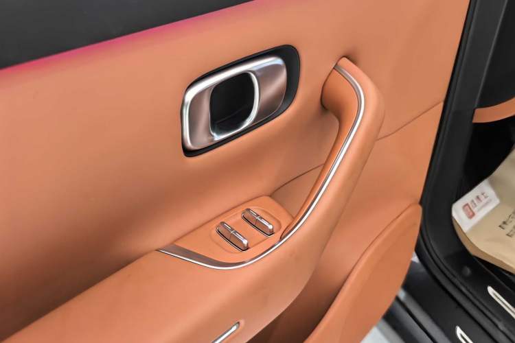 Used Leapmotor C16 2024 Range-Extended 200 Luxury Edition Interior 8