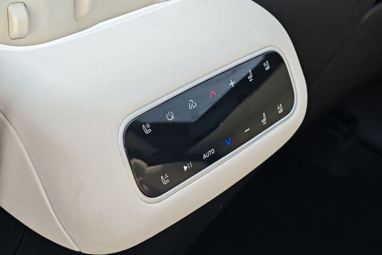 Used Leapmotor C16 2024 Range-Extended 200 Luxury Edition Interior 9