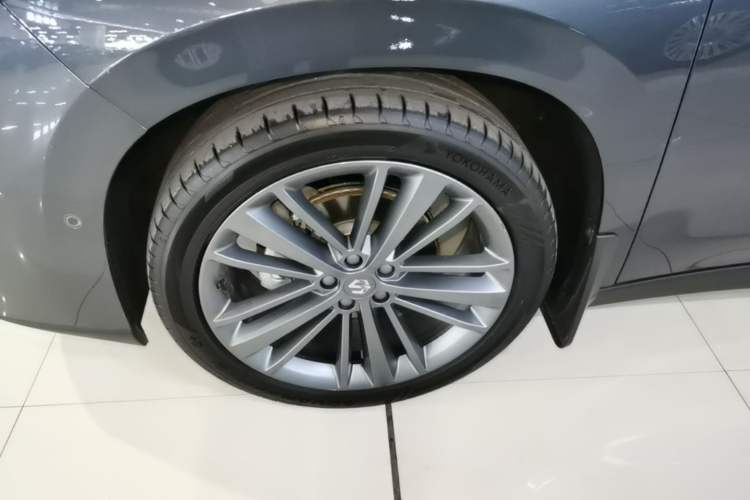 Used Leapmotor C16 2024 Pure Electric 580 LiDAR Edition Left Front Wheel Hub