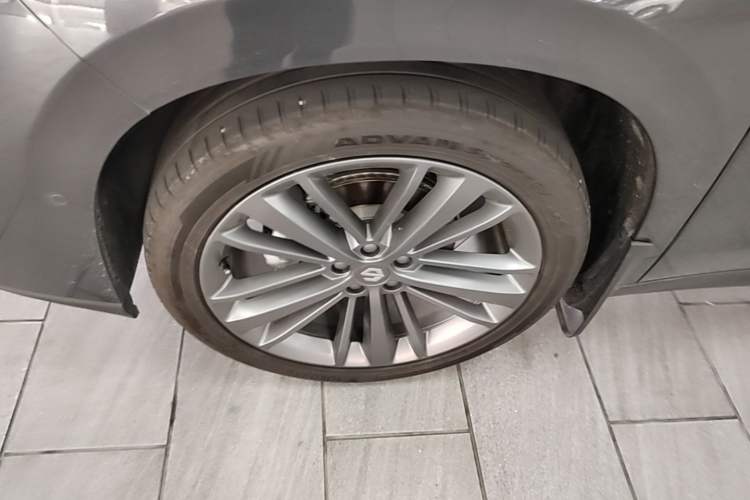 Used Leapmotor C16 2024 Pure Electric 520 Deluxe Edition Left Front Wheel Hub