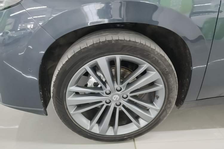 Used Leapmotor C16 2024 Pure Electric 520 Deluxe Edition Left Front Wheel Hub