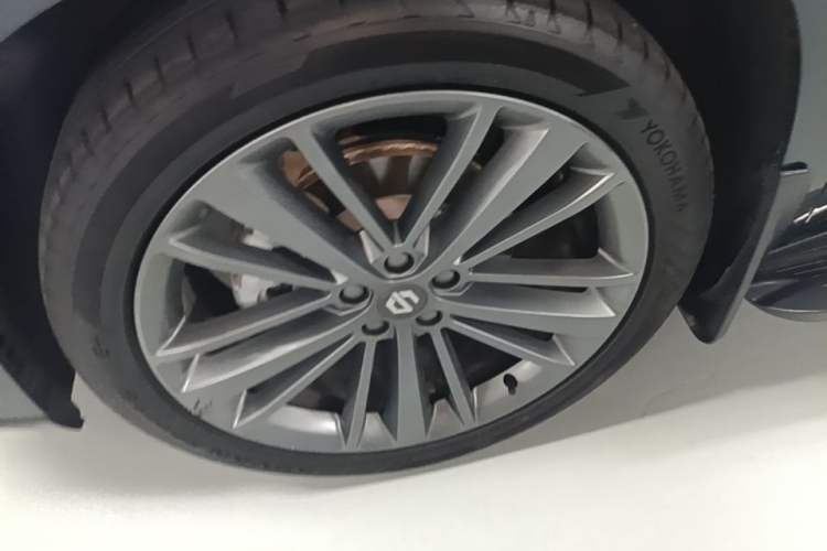 Used Leapmotor C16 2024 Pure Electric 520 Deluxe Edition Left Front Wheel Hub