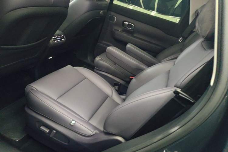 Used Leapmotor C16 2024 Pure Electric 520 Deluxe Edition Left Rear Seat