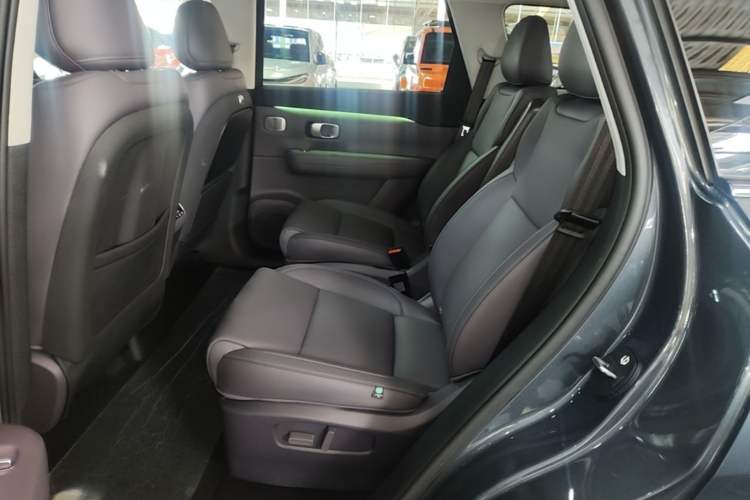 Used Leapmotor C16 2024 Range-Extended 200 Luxury Edition Left Rear Seat