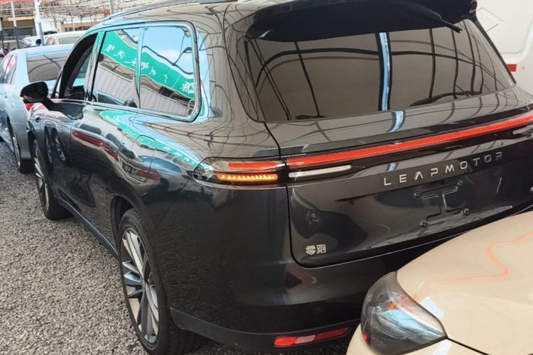 Used Leapmotor C16 2024 Range-Extended 200 Luxury Edition Rear Left 45 Deg