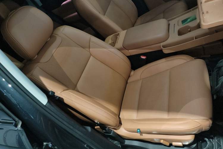 Used Leapmotor C16 2024 Range-Extended 200 Luxury Edition Right Front Seat