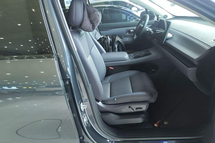 Used Leapmotor C16 2024 Range-Extended 200 Luxury Edition Right Front Seat