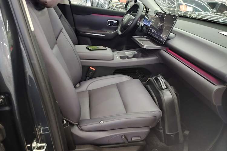 Used Leapmotor C16 2024 Range-Extended 200 Luxury Edition Right Front Seat