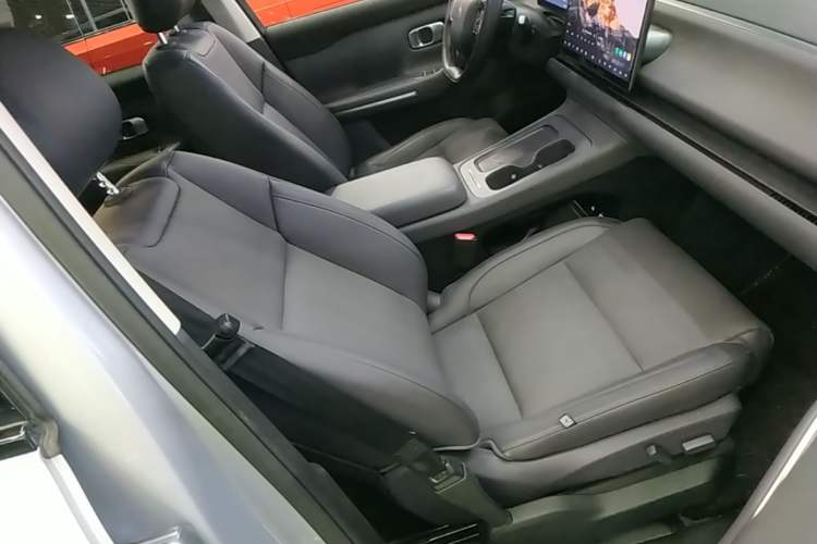 Used Leapmotor C16 2024 Range-Extended 200 Luxury Edition Right Front Seat
