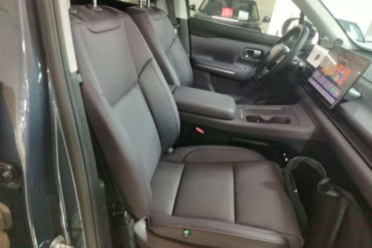 Used Leapmotor C16 2024 Range-Extended 200 LiDAR Edition Right Front Seat