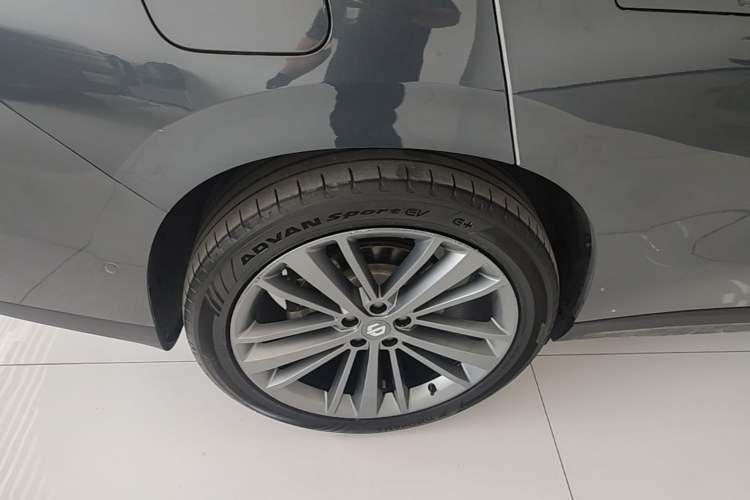 Used Leapmotor C16 2024 Range-Extended 200 Luxury Edition Right Rear Wheel Hub