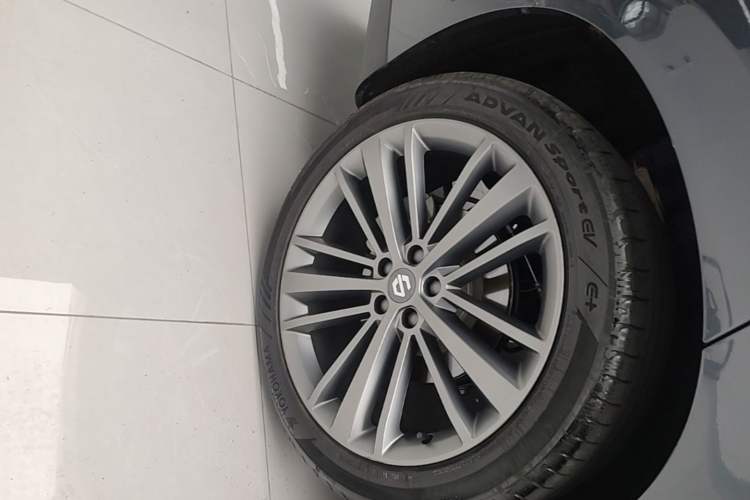 Used Leapmotor C16 2024 Range-Extended 200 Luxury Edition Right Rear Wheel Hub