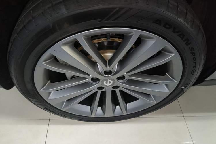 Used Leapmotor C16 2024 All-Electric 520 LiDAR Edition Right Rear Wheel Hub
