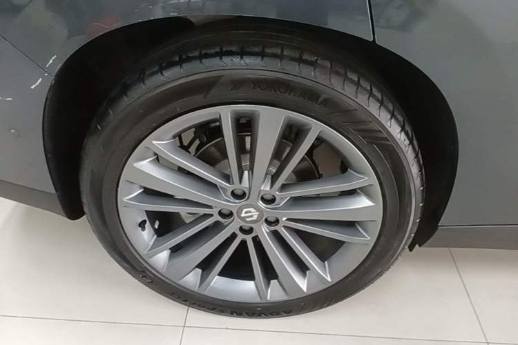 Used Leapmotor C16 2024 Range-Extended 200 Luxury Edition Right Rear Wheel Hub