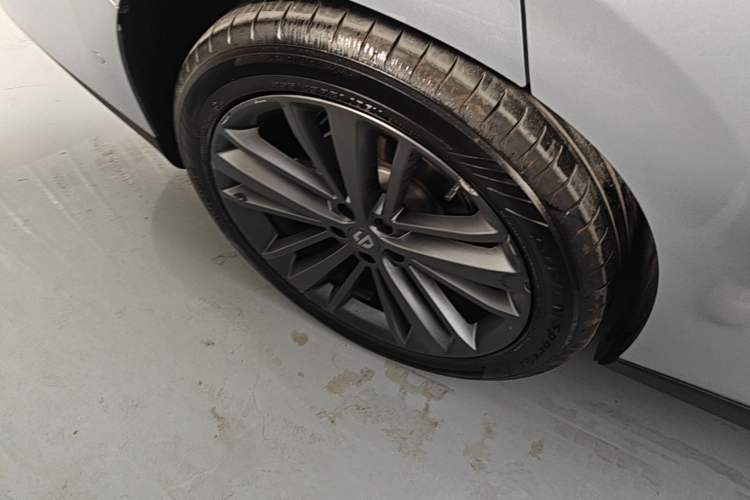Used Leapmotor C16 2024 Range-Extended 200 Luxury Edition Right Rear Wheel Hub