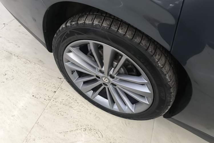 Used Leapmotor C16 2024 Range-Extended 200 Luxury Edition Right Rear Wheel Hub