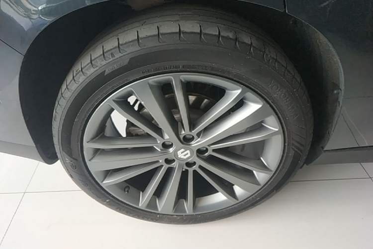 Used Leapmotor C16 2024 Pure Electric 520 Deluxe Edition Right Rear Wheel Hub