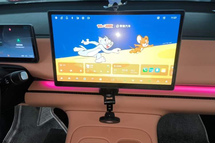 Used Leapmotor C16 2024 All-Electric 520 LiDAR Edition Audio And AC Panel