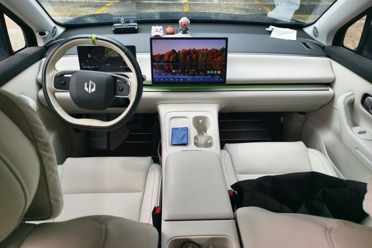 Used Leapmotor C16 2024 Range-Extended 200 LiDAR Edition Center Console