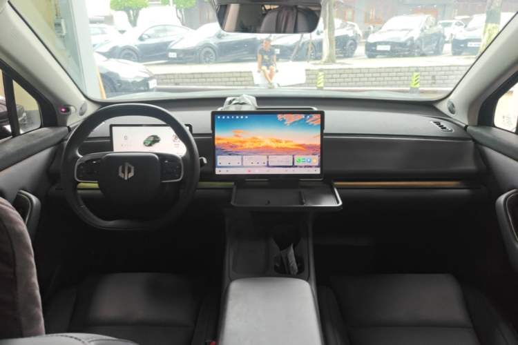 Used Leapmotor C16 2024 All-Electric 580 Luxury Edition Center Console