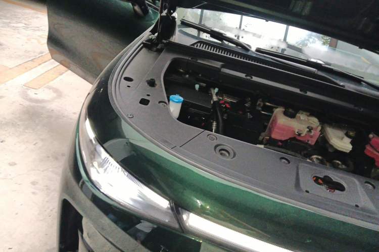 Used Leapmotor C16 2024 All-Electric 520 LiDAR Edition Engine Bay Right