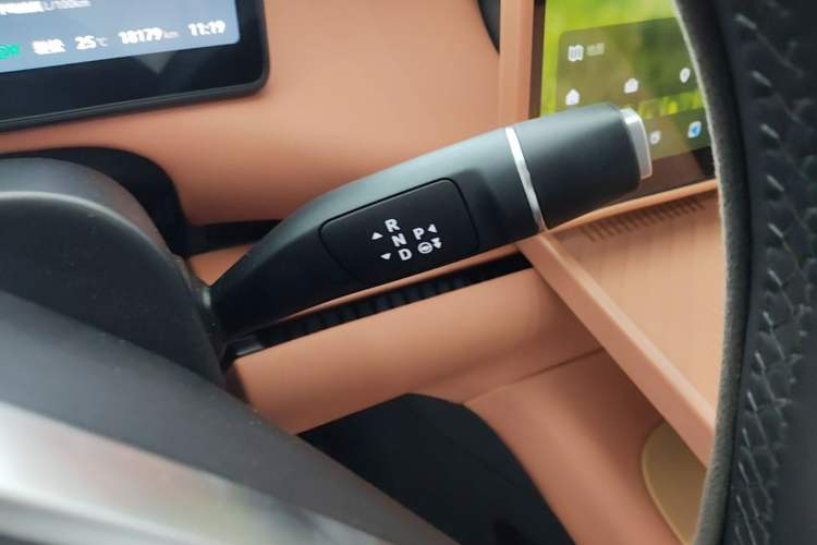 Used Leapmotor C16 2024 Range-Extended 200 Luxury Edition Gear Lever