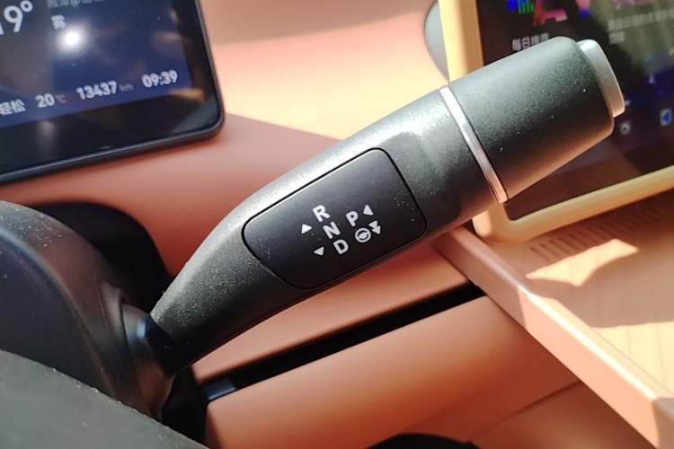 Used Leapmotor C16 2024 Range-Extended 200 Luxury Edition Gear Lever